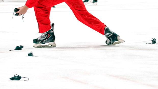 florida-panthers-fans-throw-rubber-rats-ice-vs-devils-1.jpg